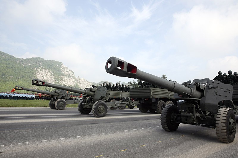 Khối xe pháo quân sự của Binh chủng Pháo binh với các loại vũ khí uy lực và tầm bắn xa.