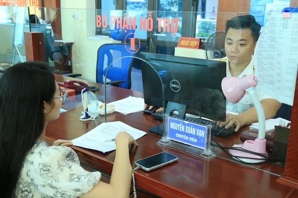 Hồ trợ người dân kê khai thuế. Ảnh tư liệu.