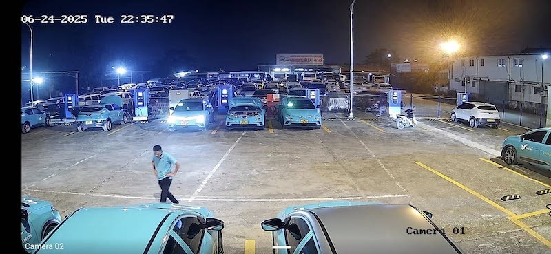 Sau 18h cũng là cao điểm sạc xe điện. (Ảnh: St).