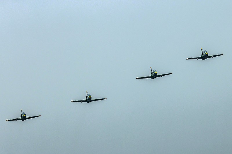 Biên đội 4 chiếc cơ động ghép hình bậc thang của phi đội L-39NG