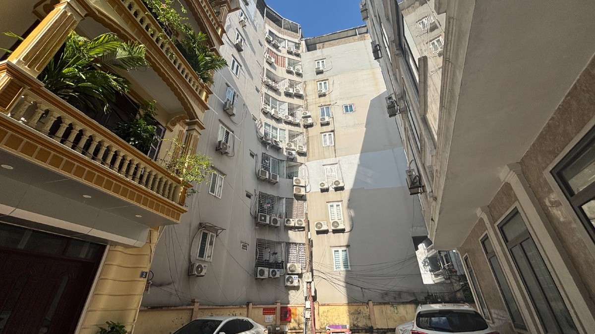 Một tòa chung cư mini có 9 tầng 1 tum tại phố Khương Hạ. Ảnh: Thanh Vũ