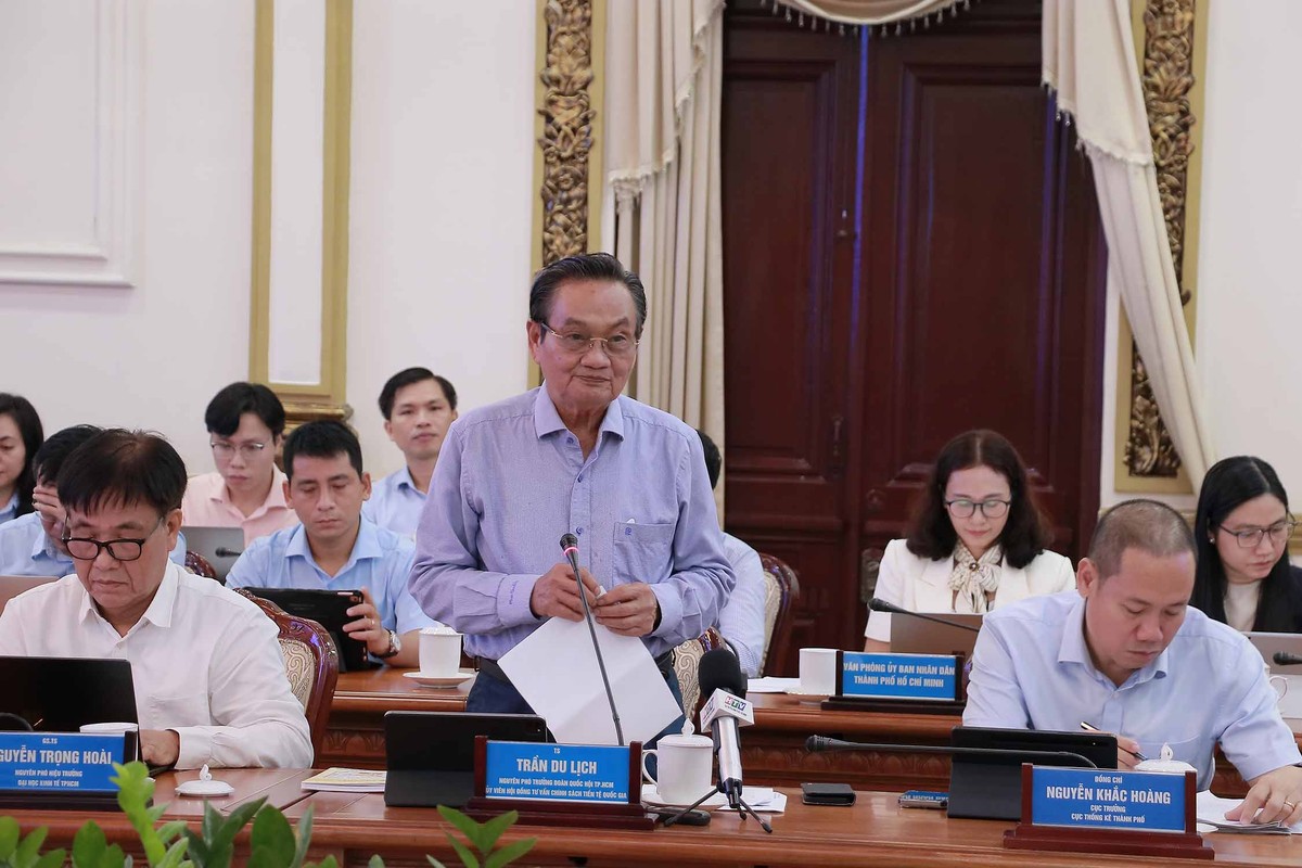 TS. Trần Du Lịch cho rằng TP.HCM cần đặt mình là địa phương đi tiên phong trong kỷ nguyên mới, là nơi có điều kiện thực hiện tốt nhất, hiệu quả nhất bộ tứ trụ cột. Ảnh: Trọng Tín