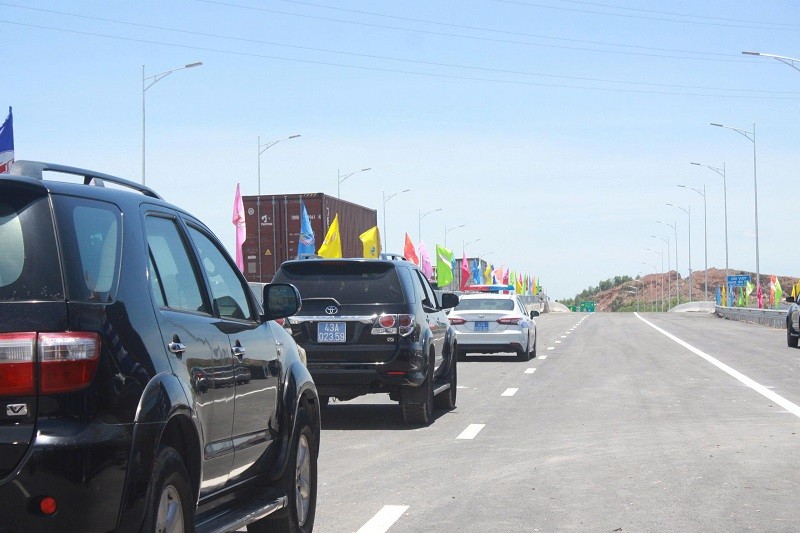 Dự án xây dựng đường cao tốc đoạn Hòa Liên - Túy Loan (thuộc Dự án xây dựng công trình đường bộ cao tốc Bắc Nam phía Đông giai đoạn 2021-2025) là 1 trong 250 dự án, công trình trên cả nước được khởi công, khánh thành chào mừng 80 năm ngày Quốc khánh 2/9. Ảnh: Trần Thi Dự án xây dựng đường cao tốc đoạn Hòa Liên - Túy Loan (thuộc Dự án xây dựng công trình đường bộ cao tốc Bắc Nam phía Đông giai đoạn 2021-2025) là 1 trong 250 dự án, công trình trên cả nước được khởi công, khánh thành chào mừng 80 năm ngày Quốc khánh 2/9. Ảnh: Trần Thi