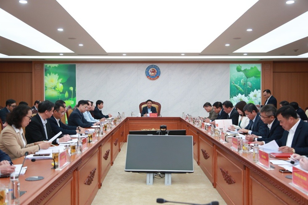 Bí thư Đảng ủy, Bộ trưởng Bộ Tài chính Nguyễn Văn Thắng chủ trì phiên họp đầu tiên của Đảng bộ Bộ Tài chính sau hợp nhất.