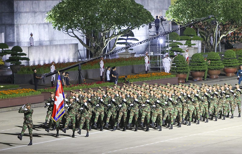 Khối quân đội các nước Liên bang Nga, Lào, Campuchia lần đầu tiên tham gia tổng hợp luyện tại quảng trường Ba Đình.