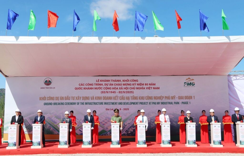 Dự án Đầu tư xây dựng Bến cảng Phù Mỹ - Giai đoạn 1 là một trong số các dự án có vốn đầu tư lớn được tỉnh Gia Lai trao quyết định chủ trương đầu tư và giấy chứng nhận đăng ký đầu tư vào ngày 29/8.