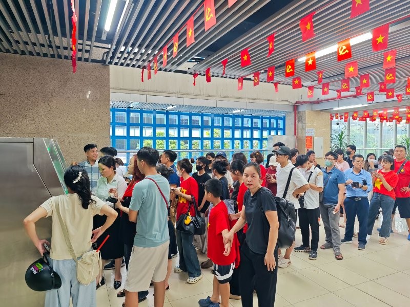 Hành khách hoàn toàn có thể yên tâm lựa chọn metro là phương tiện di chuyển nhanh chóng, thuận tiện và an toàn trong những ngày đặc biệt sắp tới.