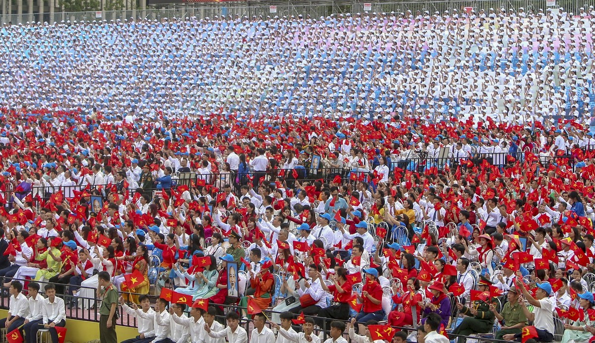 Hàng chục ngàn người dân tham dự tổng duyệt Lễ diễu binh, diễu hành 80 năm Cách mạng tháng Tám và Quốc khánh 2/9, tại Quảng trường Ba Đình.