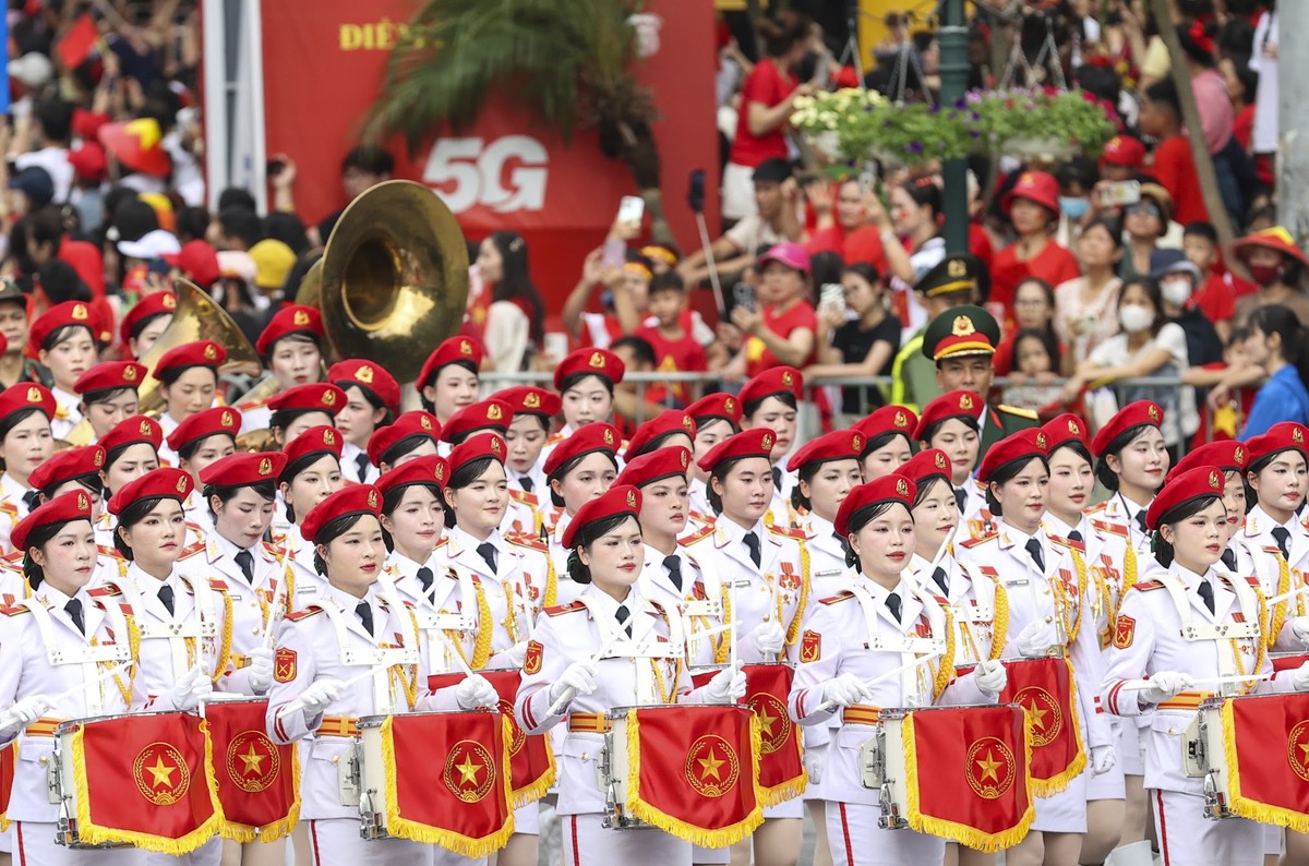 Khối nữ quân nhạc.