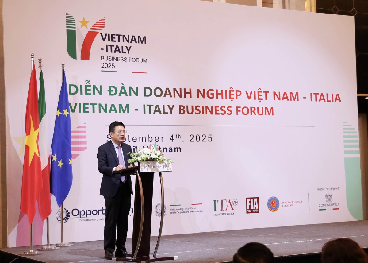 Thứ trưởng Hồ Sỹ Hùng phát biểu khai mạc. Ảnh: Mạnh Tuấn.