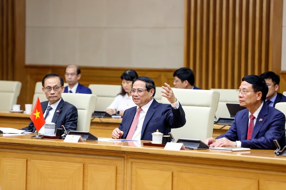 Việt Nam luôn trân trọng tình cảm và sự giúp đỡ quý báu và Australia đã dành cho Việt Nam, đặc biệt trong đào tạo cán bộ và cung cấp ODA trên nhiều lĩnh vực, hỗ trợ vắc-xin Covid-19, cung cấp máy bay vận chuyển bệnh viện dã chiến của Việt Nam đến phái bộ gìn giữ hòa bình tại Nam Sudan.