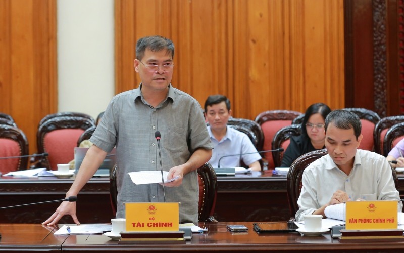 Thứ trưởng Bộ Tài chính Bùi Văn Khắng phát biểu tại cuộc họp. Ảnh: Minh Khôi. Thứ trưởng Bộ Tài chính Bùi Văn Khắng phát biểu tại cuộc họp. Ảnh: Minh Khôi.