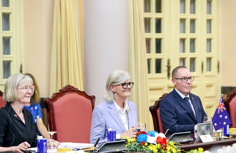 Toàn quyền Australia trao đổi tại buổi hội đàm.