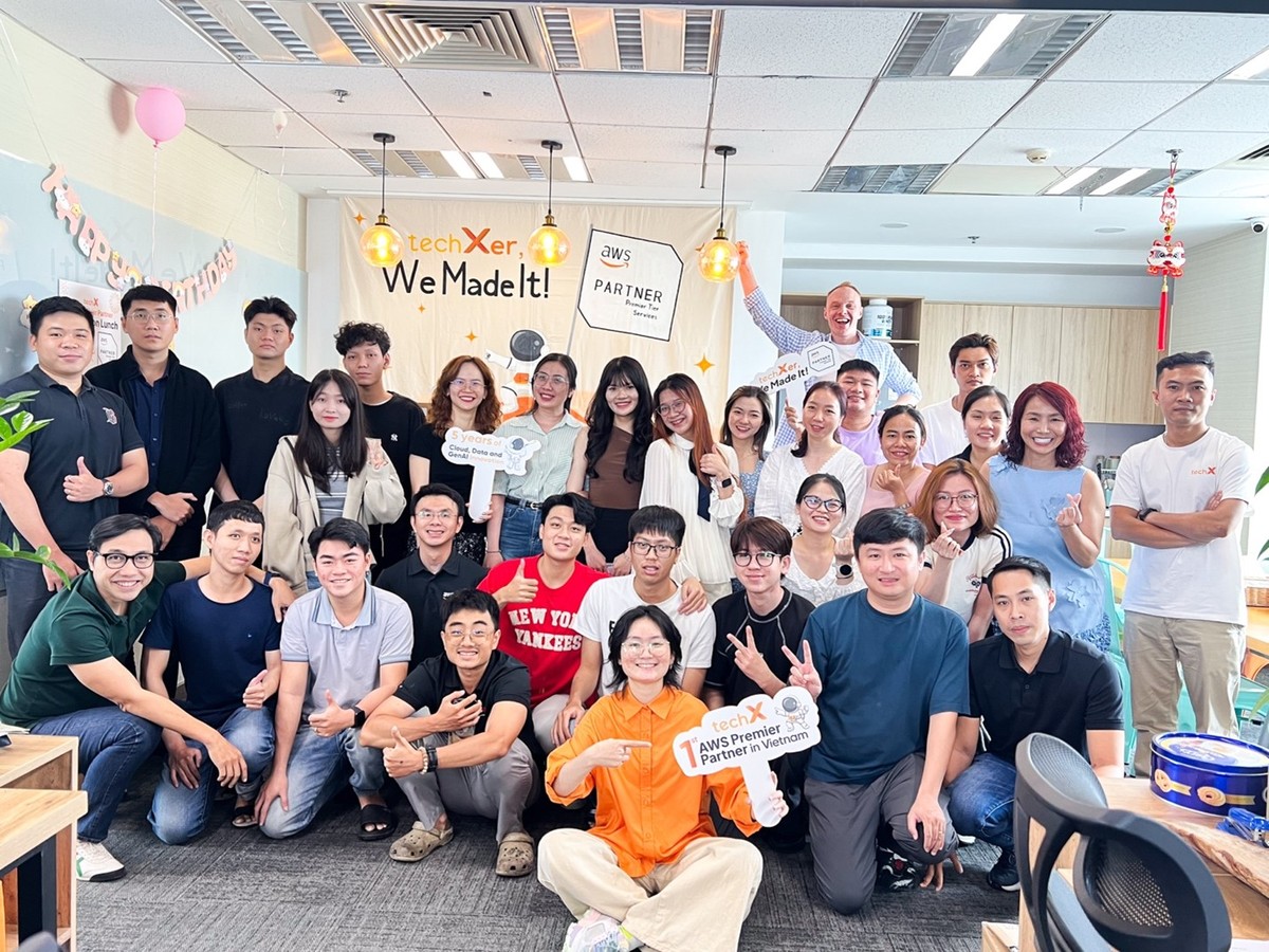 Đội ngũ TechX chúc mừng danh hiệu AWS Premier Partner Tier Service