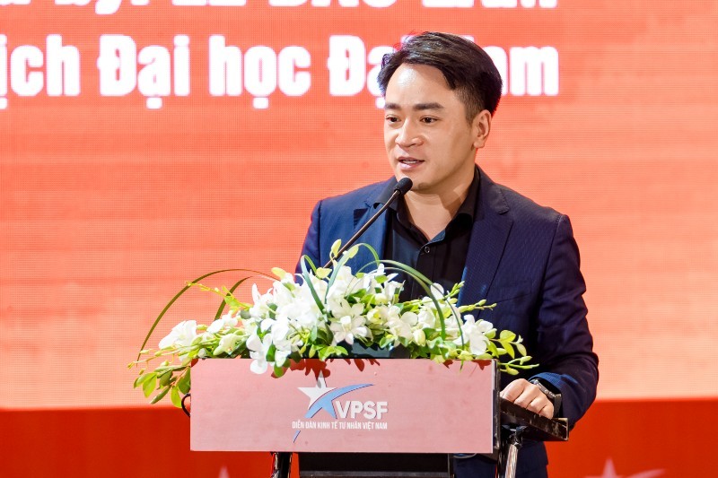 Doanh nhân Lê Đắc Lâm, Chủ tịch Vntrip phát biểu tham luận tại phiên chuyên đề 4, Diễn đàn Kinh tế tư nhân Việt Nam 2025.