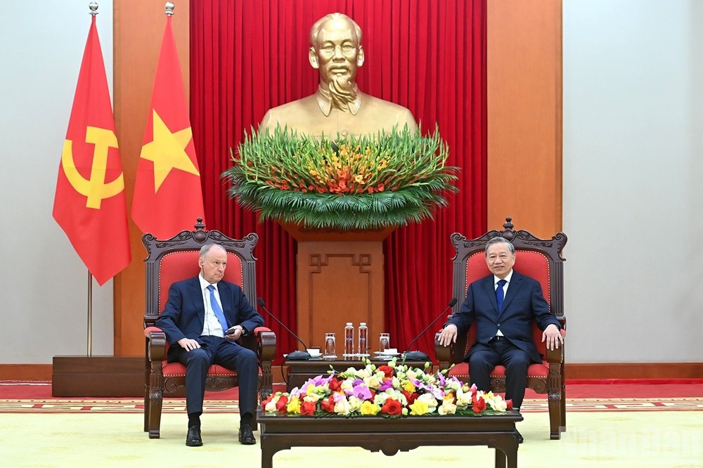 Tổng Bí thư cũng đề nghị ông Patrusev chuyển lời chào và thăm hỏi tới Tổng thống Putin.