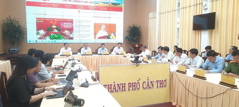 Lãnh đạo TP. Cần Thơ chủ trì buổi họp báo