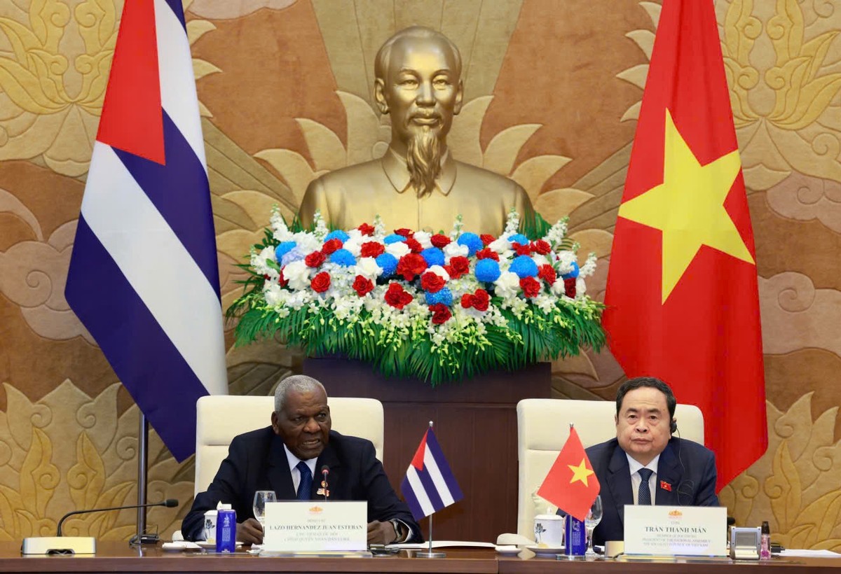 Chủ tịch Quốc hội Trần Thanh Mẫn và Chủ tịch Quốc hội Cuba đồng chủ trì Phiên họp thứ hai của Ủy ban hợp tác liên nghị viện Việt Nam - Cuba. Chủ tịch Quốc hội Trần Thanh Mẫn và Chủ tịch Quốc hội Cuba đồng chủ trì Phiên họp thứ hai của Ủy ban hợp tác liên nghị viện Việt Nam - Cuba.