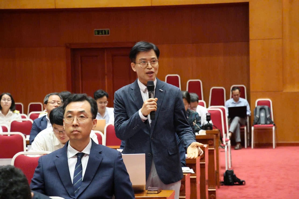 Đại diện các doanh nghiệp Hàn Quốc trao đổi các vướng mắc tại hội nghị. Đại diện các doanh nghiệp Hàn Quốc trao đổi các vướng mắc tại hội nghị.