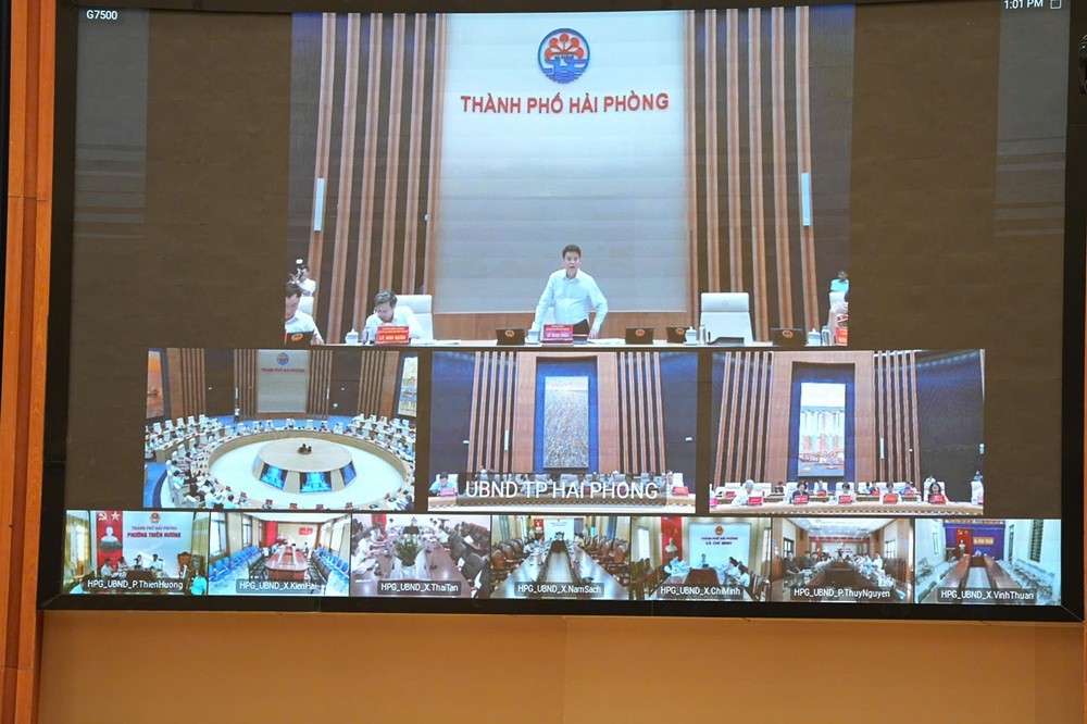 Phiên họp được tổ chức theo hình thức trực tuyến kết nối tới điểm cầu 114 xã, phường, đặc khu