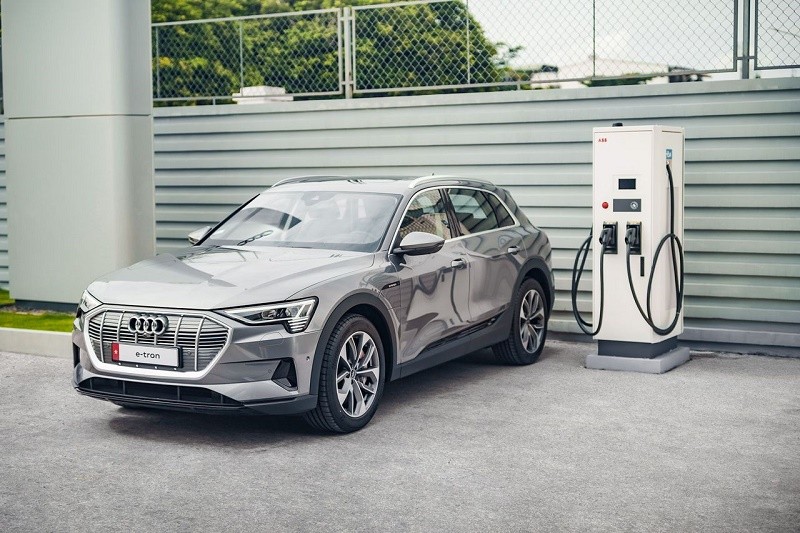 Trụ sạc được xây dựng trong khuôn viên showroom Audi Tân Bình. Trụ sạc được xây dựng trong khuôn viên showroom Audi Tân Bình.