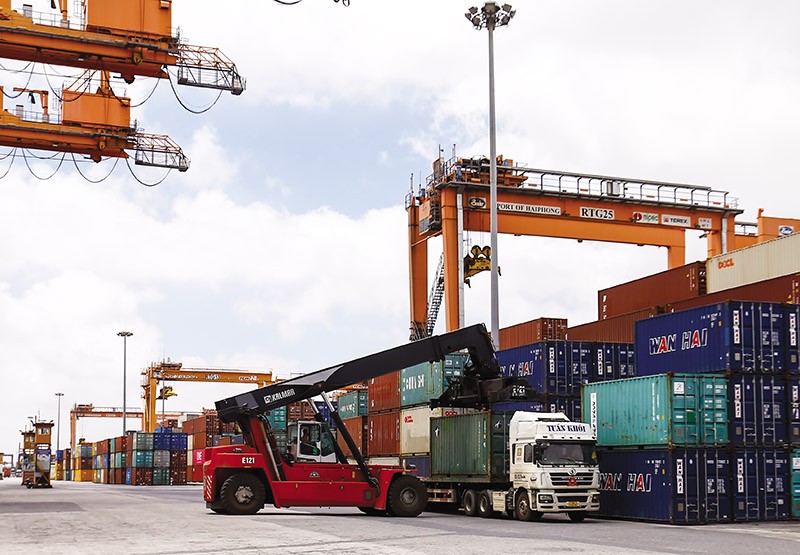 Kim ngạch xuất khẩu 9 tháng đạt 348,74 tỷ USD, tăng 16% so với cùng kỳ. Ảnh: Đức Thanh Kim ngạch xuất khẩu 9 tháng đạt 348,74 tỷ USD, tăng 16% so với cùng kỳ. Ảnh: Đức Thanh