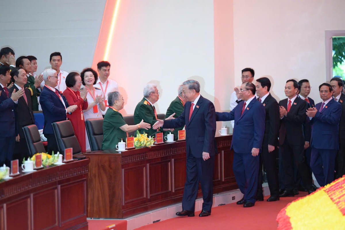 Tổng Bí thư Tô Lâm tới dự và phát biểu chỉ đạo tại phiên khai mạc Đại hội Đảng bộ nhiệm kỳ 2025 - 2030. Cùng tham dự có Chủ tịch nước Lương Cường, Thủ tướng Phạm Minh Chính, Chủ tịch Quốc hội Trần Thanh Mẫn cùng các lãnh đạo, nguyên lãnh đạo Đảng và Nhà nước.