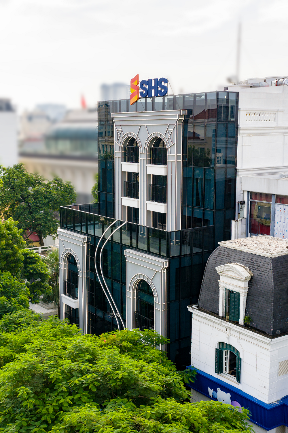 Tháng 10/2025, SHS khai trương Trụ sở chính mới tại 43 Lý Thường Kiệt, phường Cửa Nam, Hà Nội. Tháng 10/2025, SHS khai trương Trụ sở chính mới tại 43 Lý Thường Kiệt, phường Cửa Nam, Hà Nội.