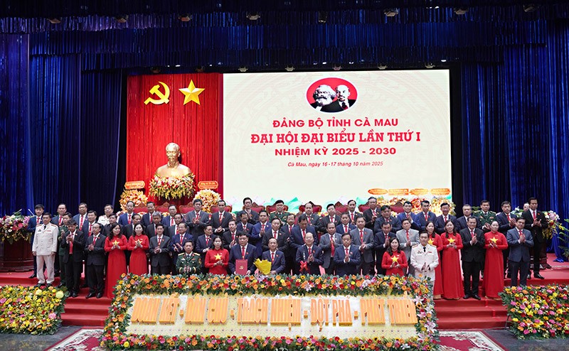 Ban Chấp hành Đảng bộ Cà Mau nhiệm kỳ 2025 - 2030 ra mắt Đại hội
