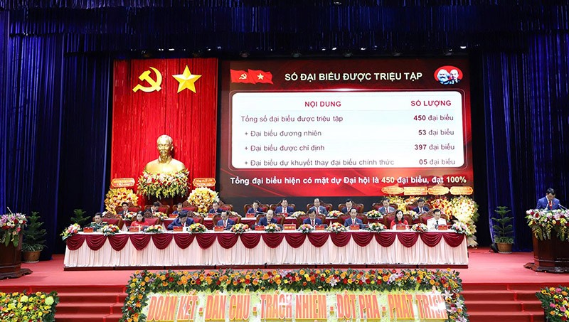 Đoàn Chủ tịch phiên khai mạc chính thức ra mắt Đại hội