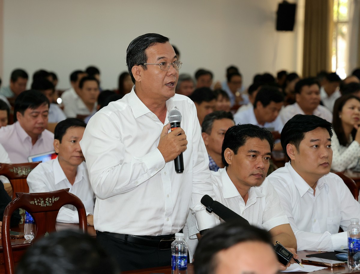Cử tri Cần Thơ phát biểu ý kiến.