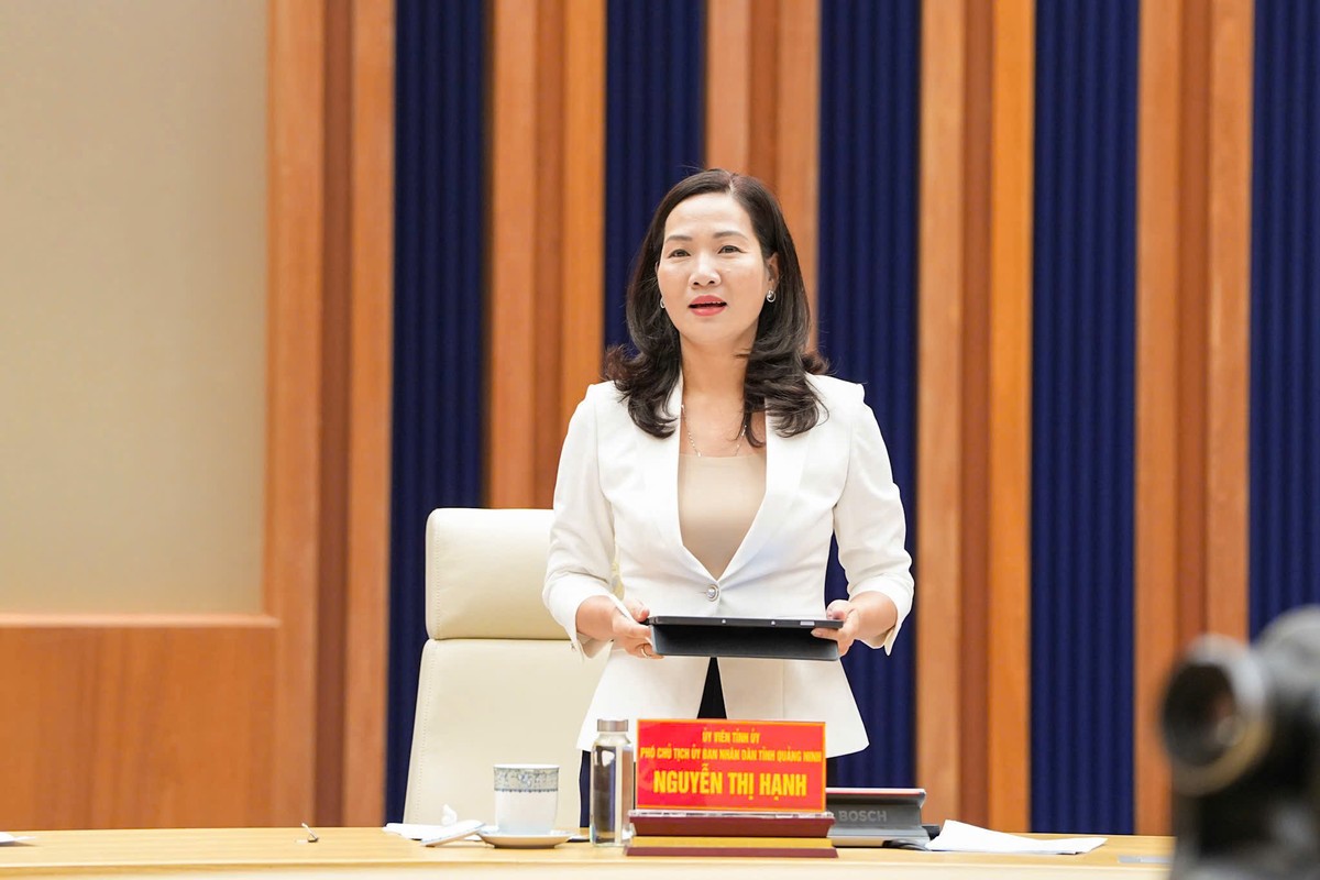 Bà Nguyễn Thị Hạnh, Phó chủ tịch UBND tỉnh Quảng Ninh phát biểu ý kiến về hợp tác phát triển du lịch giữa hai địa phương