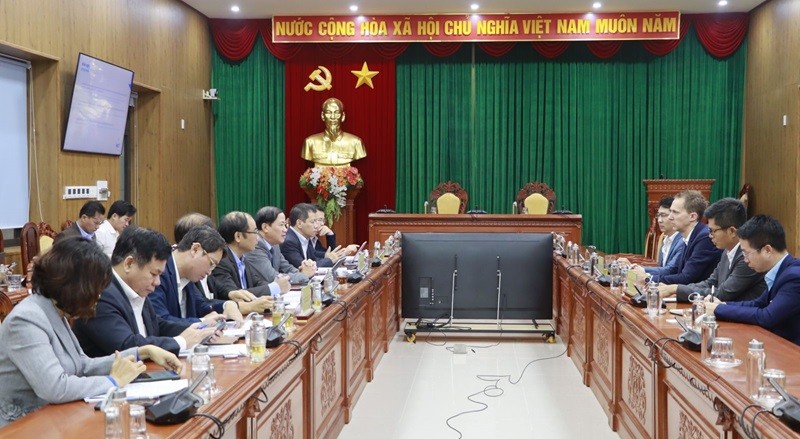 Đoàn công tác của Tập đoàn WPD (Đức) làm việc với UBND tỉnh Bình Định vào ngày 16/1/2025 liên quan đến dự án nhà máy điện gió tại xã Vĩnh Thuận. Ảnh: Thùy Trang.