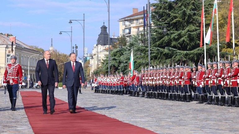 Tổng thống Cộng hòa Bulgaria Rumen Radev và Phu nhân chủ trì Lễ đón Tổng Bí thư Tô Lâm và Phu nhân thăm chính thức Bulgaria.