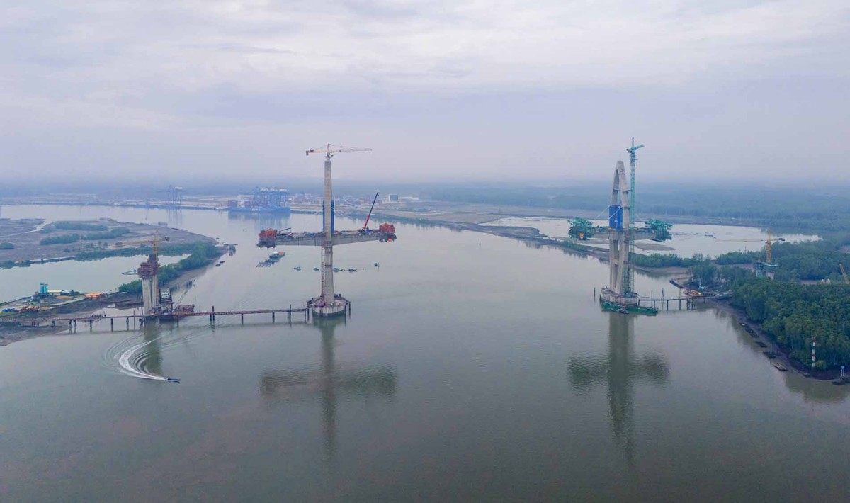 Dự án cầu Phước An được khởi công vào tháng 6/2023, công trình có tổng chiều dài hơn 4,7 km, tĩnh không thông thuyền 55 m, đảm bảo cho tàu trọng tải lớn qua lại.