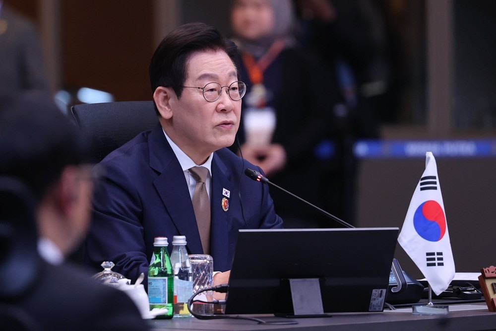 Tổng thống Lee Jae-myung khẳng định Hàn Quốc coi trọng và ủng hộ vai trò trung tâm của ASEAN - Ảnh: VGP/Nhật Bắc.