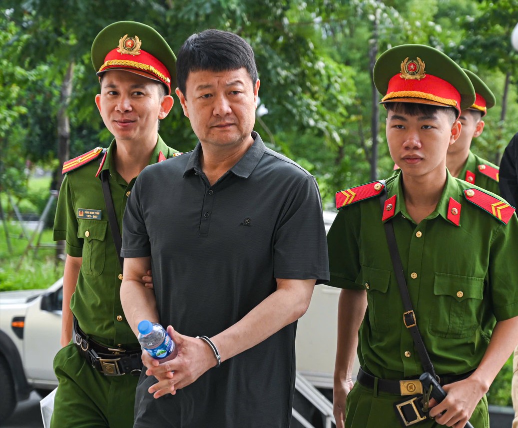 Một trong các quản lý của Câu lạc bộ King Club.