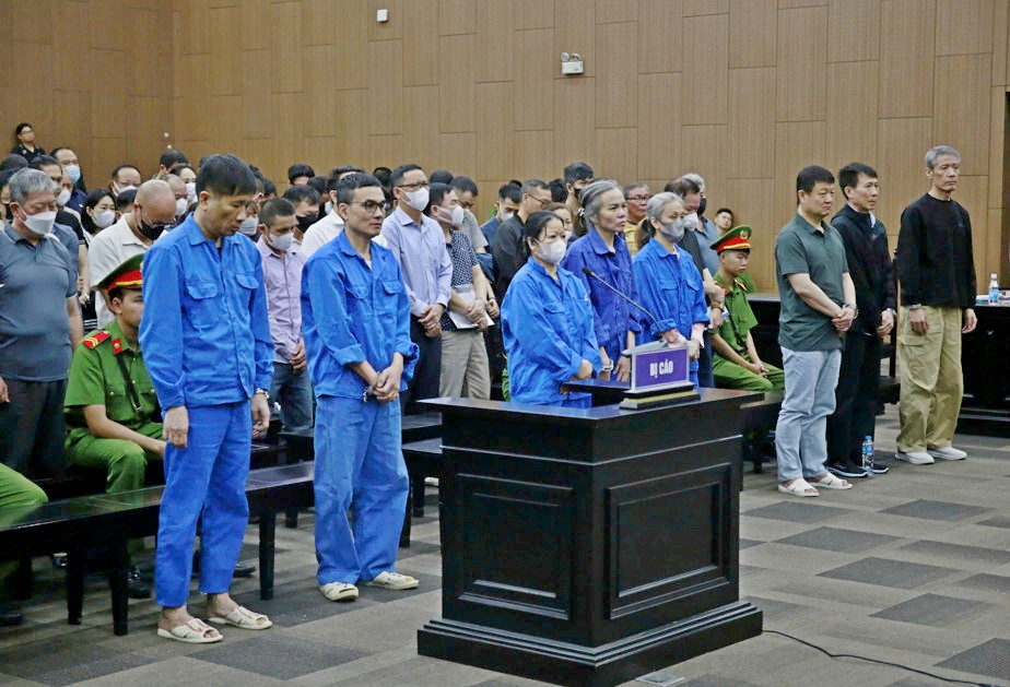 Có 141 bị cáo bị đưa ra xét xử về tội Tổ chức đánh bạc và Đánh bạc.