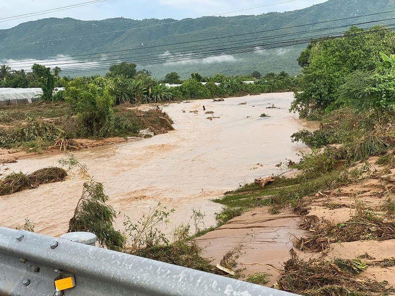 Nhiều diện tích hoa màu của người dân địa phương bị thiệt hại do ảnh hưởng của mưa lũ tại xã Tuy Phong, tỉnh Lâm Đồng.
