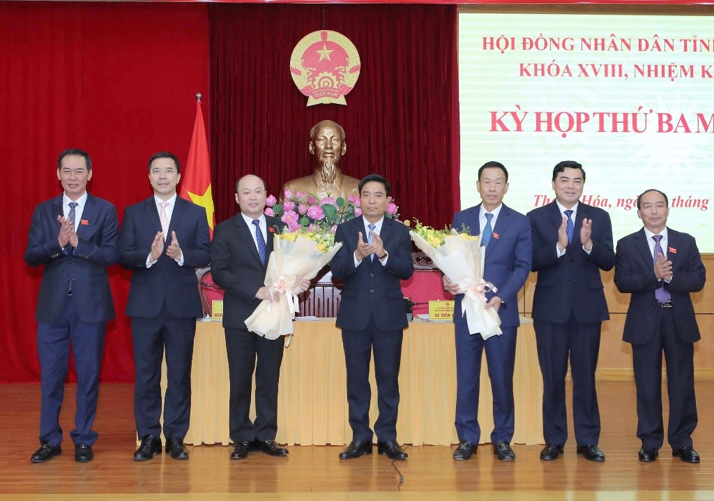 Lãnh đạo tỉnh Thanh Hóa tặng hoa chúc mừng hai Phó Chủ tịch UBND tỉnh, nhiệm kỳ 2021-2026.