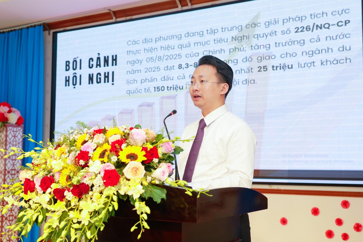 Ông Trần Trung Hiếu, Phó Giám đốc Sở Du lịch Hà Nội phát biểu khai mạc Hội nghị.