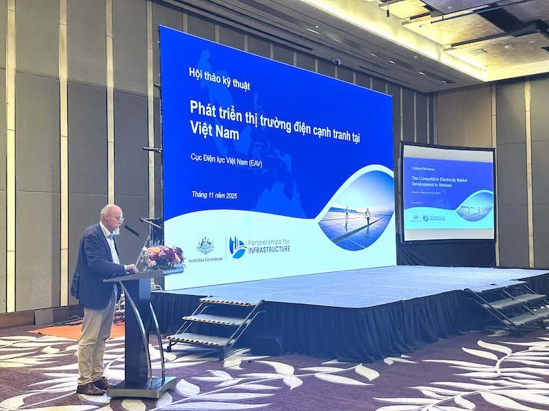 Ông Craig Mickle, tác giả chính của báo cáo kỹ thuật P4I “Nâng cao năng lực cạnh tranh của thị trường điện tại Việt Nam”.