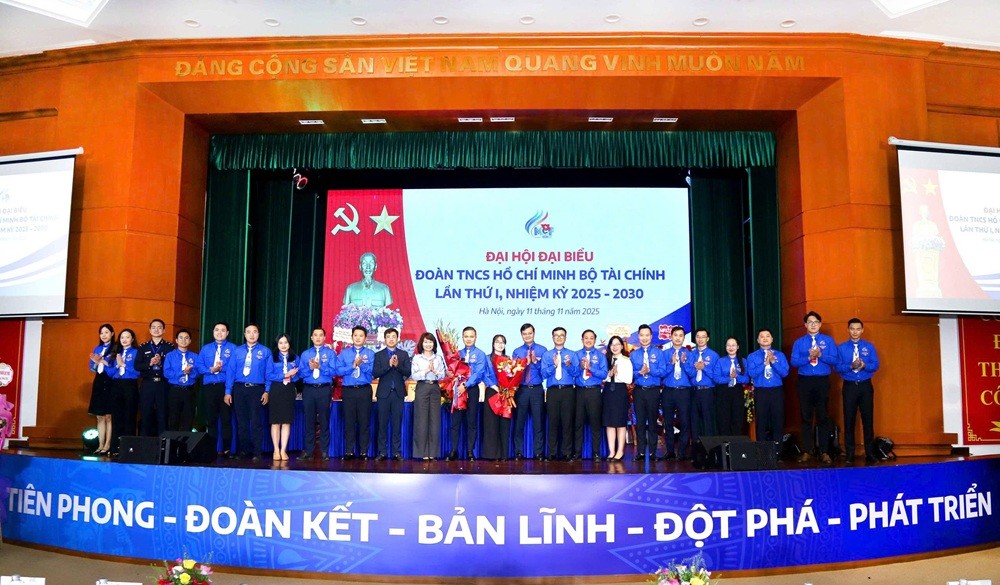 Lãnh đạo Đảng uỷ Bộ Tài chính, Trung ương Đoàn TNCS Hồ Chí Minh và Đoàn Thanh niên Chính phủ chúc mừng Ban Chấp hành Đoàn Thanh niên Bộ Tài chính lần thứ I, nhiệm kỳ 2025 - 2030.