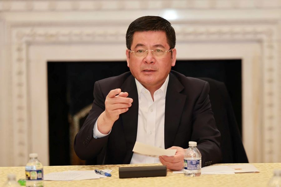 Bộ trưởng Nguyễn Hồng Diên phát biểu chỉ đạo khi họp Đoàn đàm phán sau ngày làm việc đầu tiên.