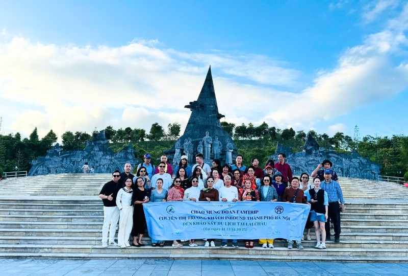 Đoàn khảo sát Quảng trường Nhân dân tỉnh Lai Châu.