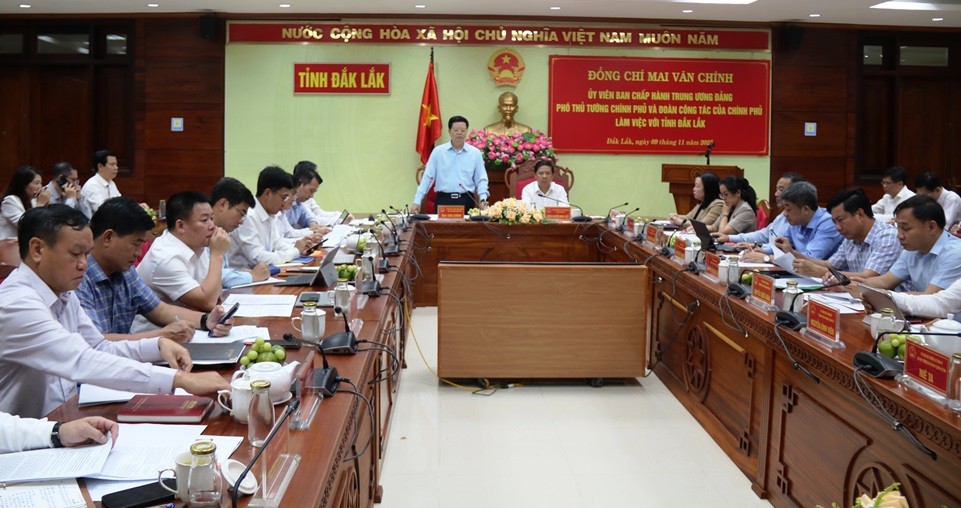 Phó thủ tướng Chính phủ Mai Văn Chính tại buổi làm việc với tỉnh Đắk Lắk. Phó thủ tướng Chính phủ Mai Văn Chính tại buổi làm việc với tỉnh Đắk Lắk.