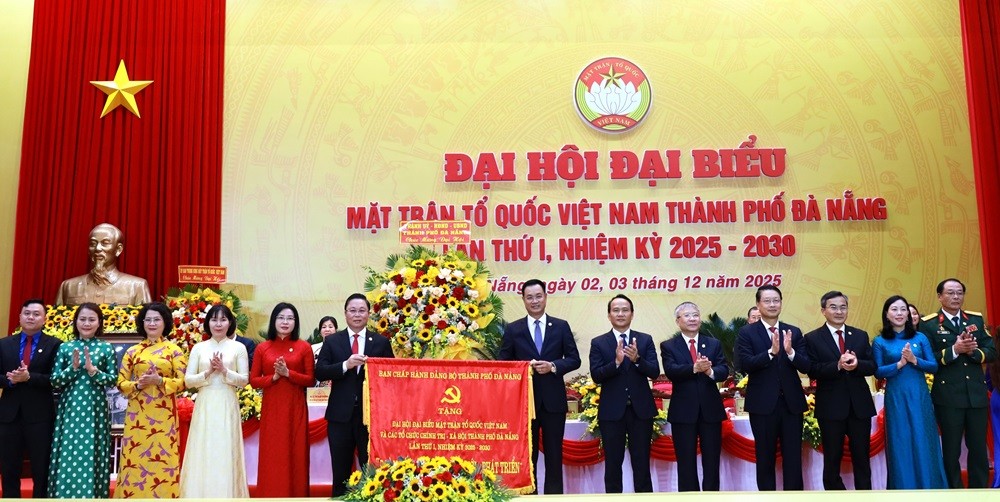 Thường trực Thành ủy Đà Nẵng chúc mừng đại hội Mặt trận Tổ quốc Việt Nam Thành phố.