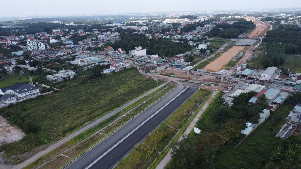 Cao tốc Biên Hòa – Vũng Tàu dự kiến thông xe 19/12, rút ngắn thời gian di chuyển TP.HCM tới Bãi Sau xuống 45–60 phút.