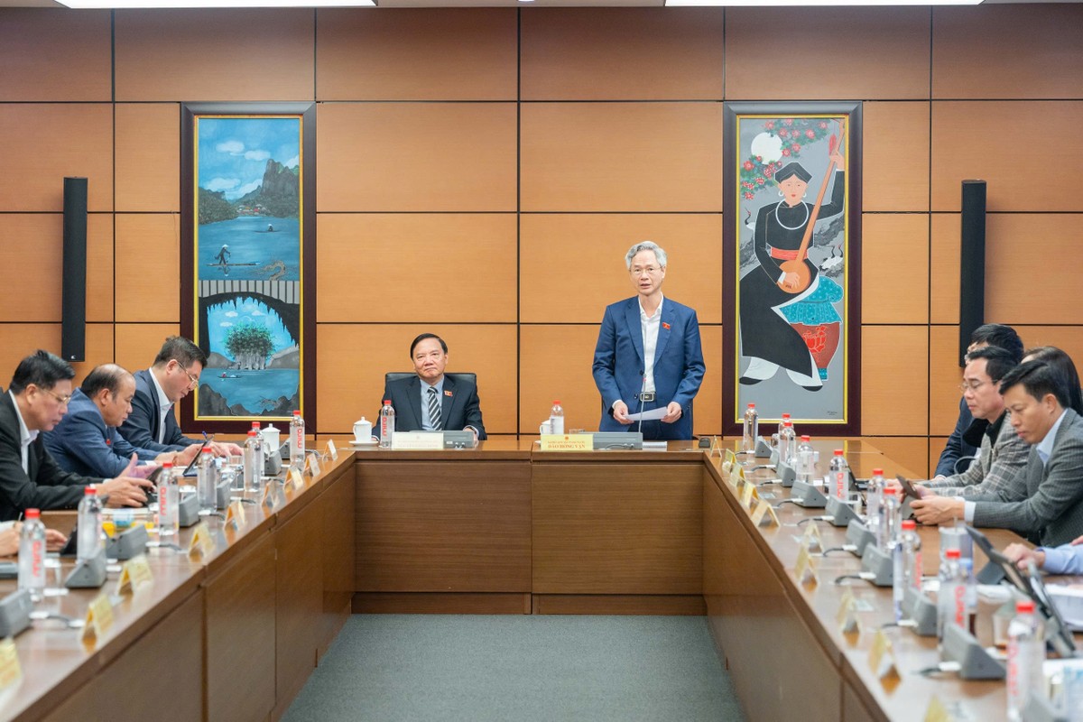 Đại biểu Quốc hội thảo luận tổ chiều 4/12