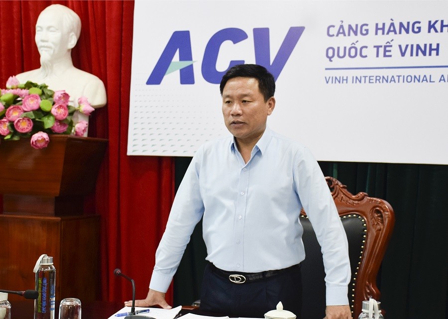 Phó chủ tịch tỉnh Nghệ An kết luận buổi làm việc. Phó chủ tịch tỉnh Nghệ An kết luận buổi làm việc.